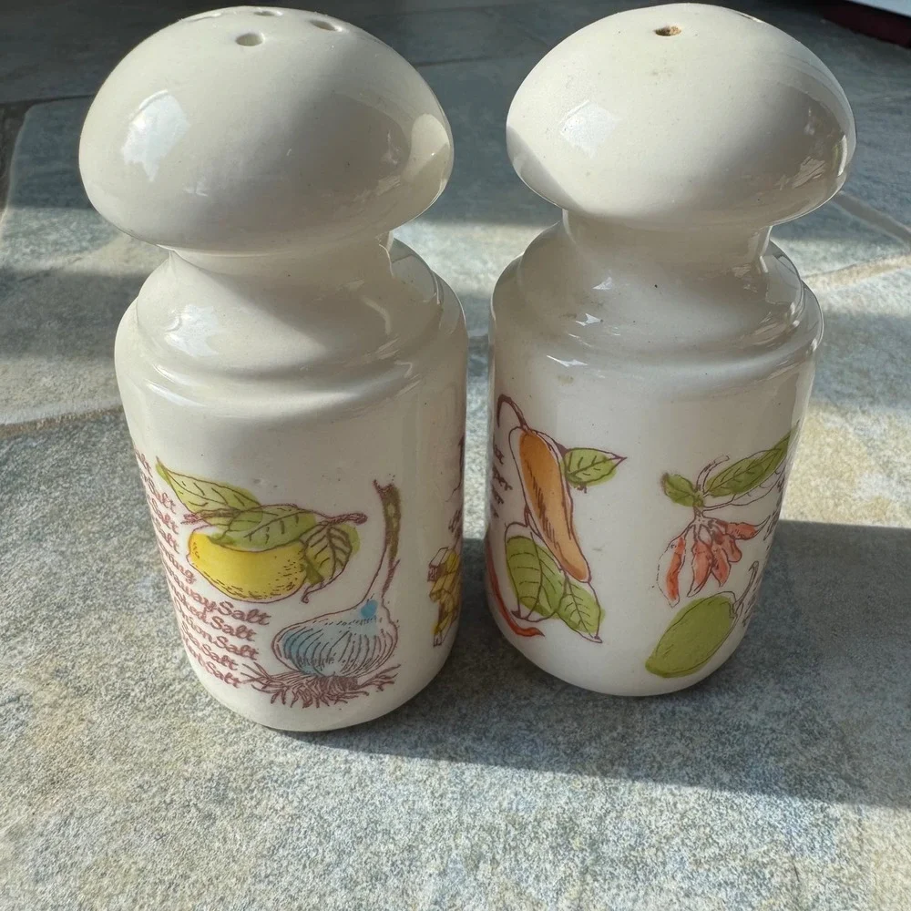 Vintage 1980 Avon Salt & Pepper‎ Shakers Mushroom Top Cottagecore Kitchen 4
